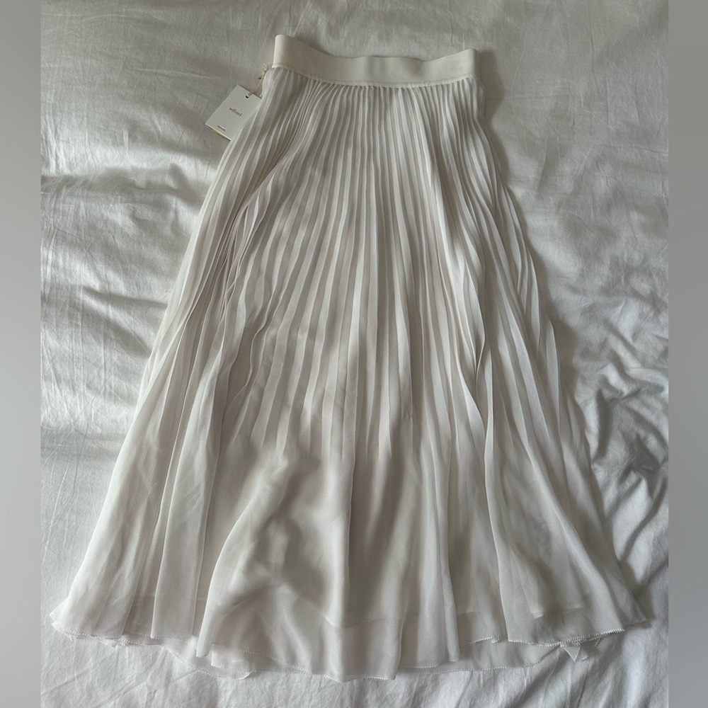 NWT Aritzia Wilfred Twirl pleated skirt